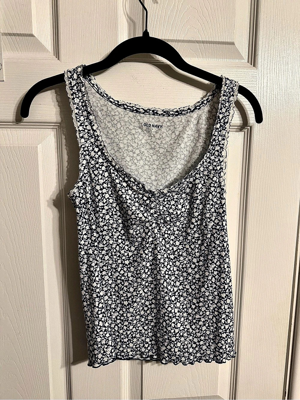 Old Navy Rib-Knit Lettuce-Edge Tank Floral Tank Top in Blue & White Size Medium
